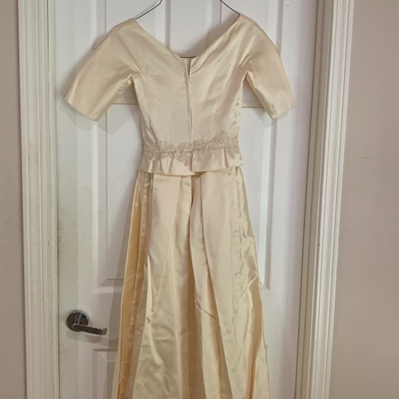 Vtg 50s 1950s Cahill bone satin lace fitted bodice with peplum & small train XS - Picture 4 of 6